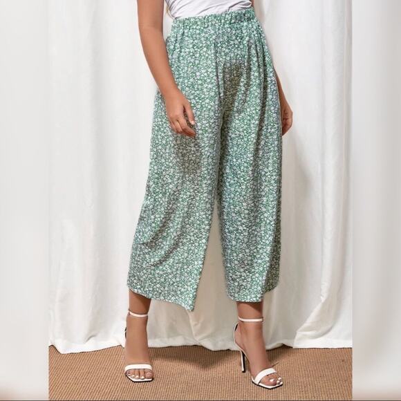 SHEIN NWT Size 1X (14) Pastel Green & White Ditsy Floral Print Wide Leg Pants - Picture 2 of 5